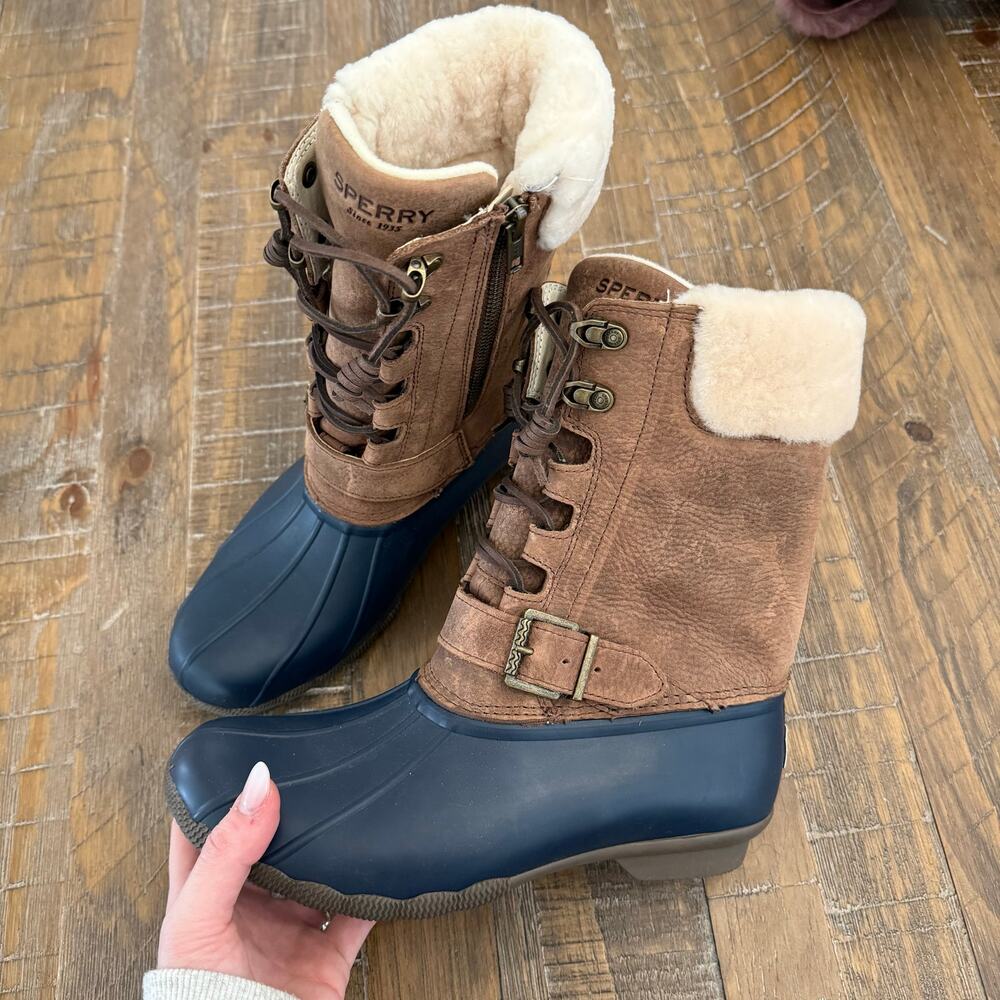 Sperry brand new never worn women brown fur with leather duck boots